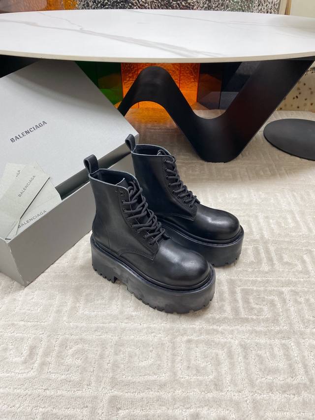 Balenciaga*2025 Fall/Winter new thick-soled Martin boots, Balenciaga's sky-high