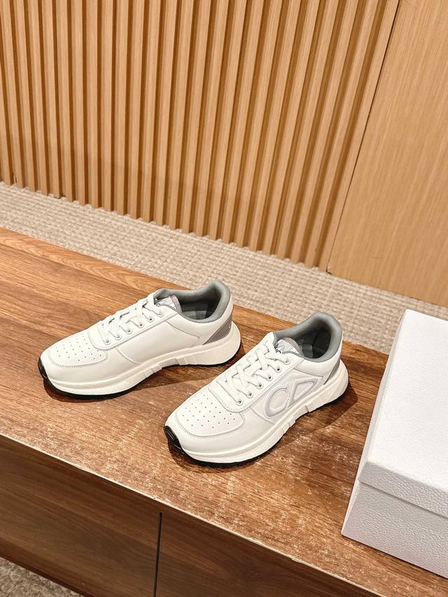 Men's +10 Dior's new couple's casual sneakers reinterpret sporty style with ele
