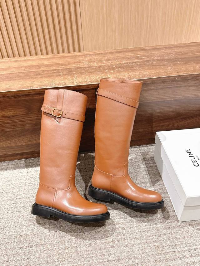 Celine's new autumn/winter retro flat-heeled high boots have so many great style