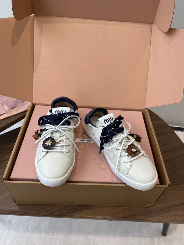 Miu Miu 25Ss. These thin-soled, biscuit-soled Miu Miu 25Ss spring/summer new Bri