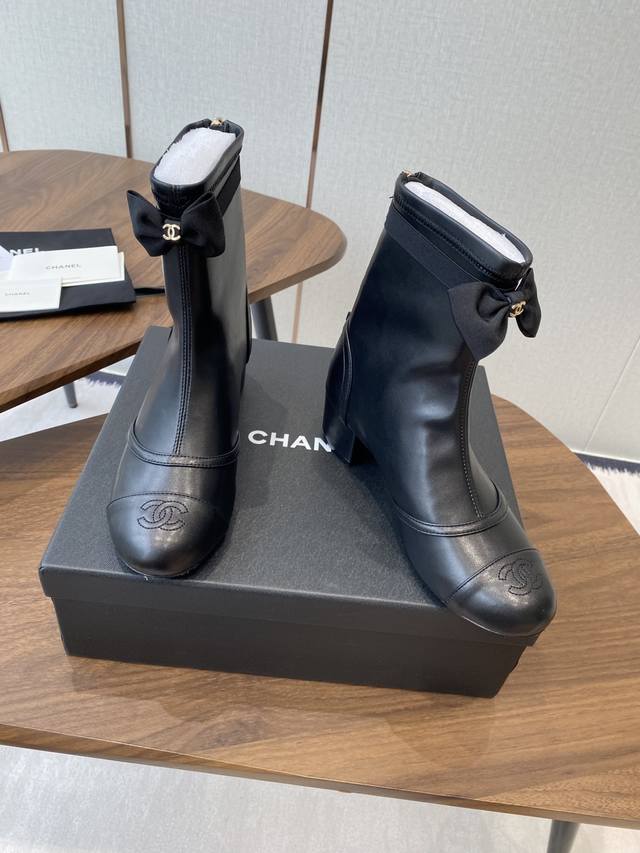 Chanel 25Ss new mesh bow boots DDD. The main color is sweet and it hits my heart