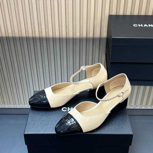 Top version 2025Ss spring and summer latest catwalk hit, Chanel classic splicing