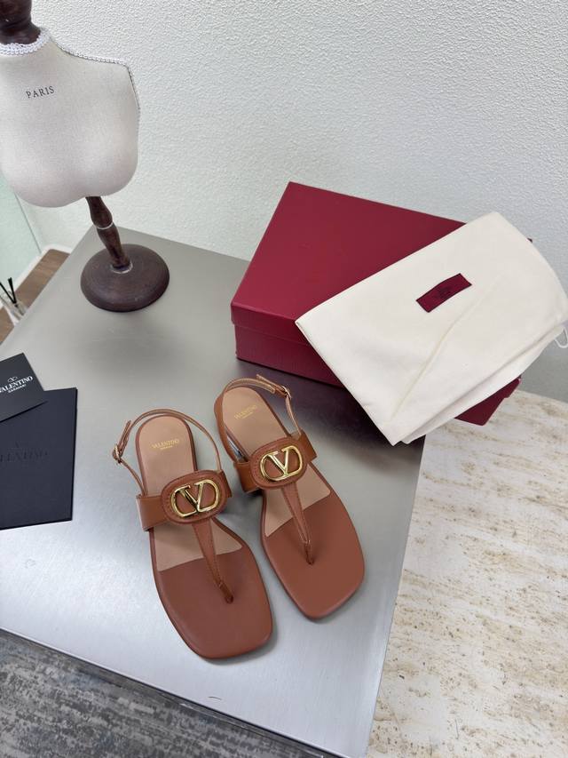 Brown calfskin flat thong sandals with back straps Flat square toe Warren classi
