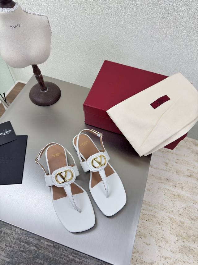 White calfskin flat thong sandals with back straps Flat-soled square toe Warren