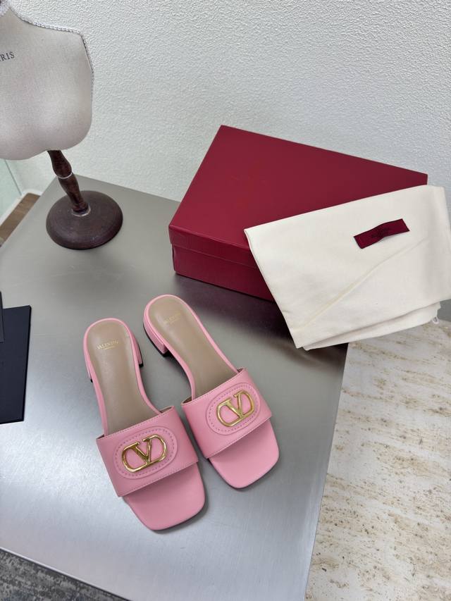 Pink calfskin flat-bottomed square-toed Warren classic fastener logo slippers cl