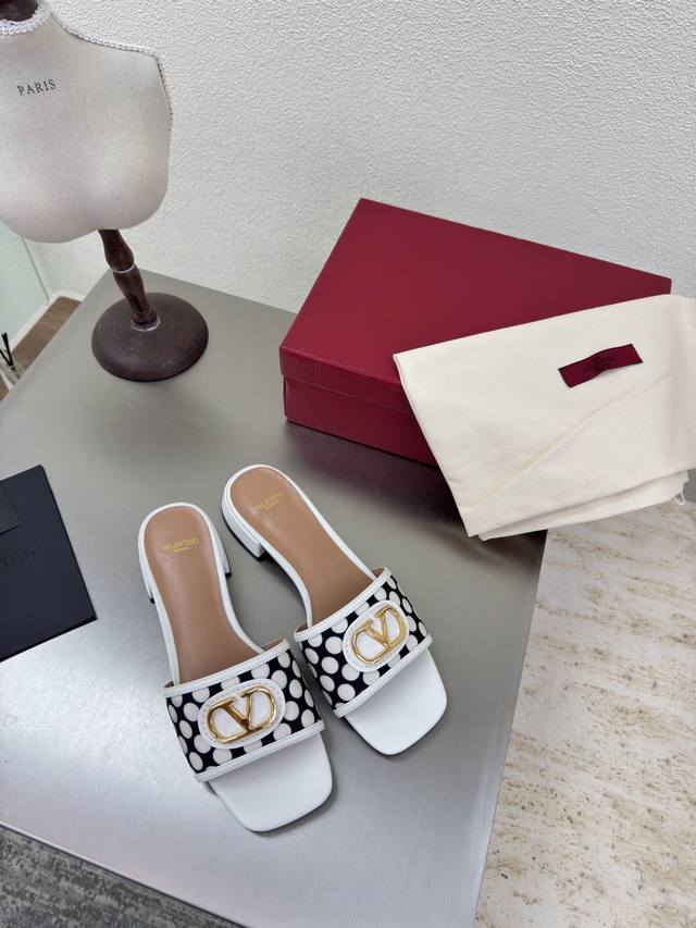 Polka dot fabric paired with white cowhide Flat-bottomed square-toed Warren clas