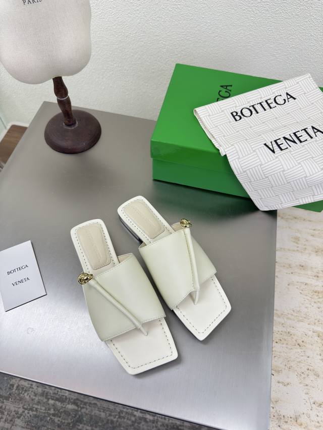Bv Solstice Women's Flip-Flops in Elegant White When a lazy holiday meets luxury