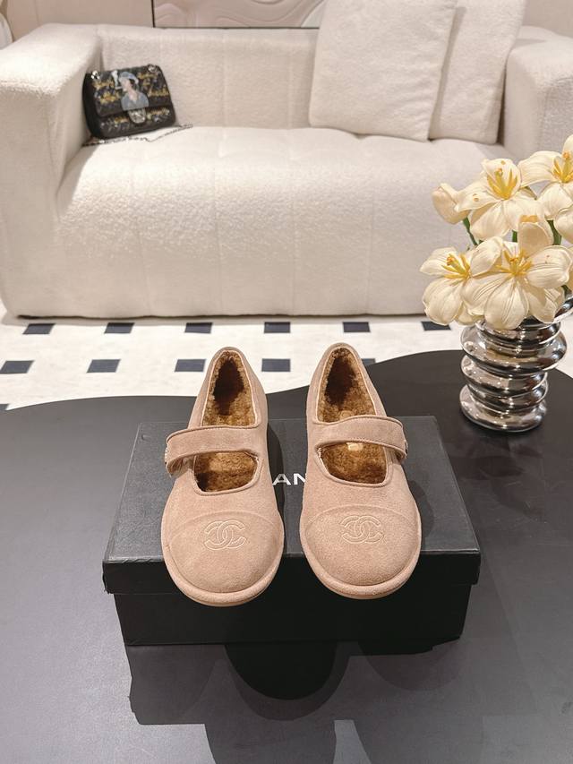 35-41 40 41 Custom made, no returns or exchanges Chanel 25 Teddy Plush Mary Jane