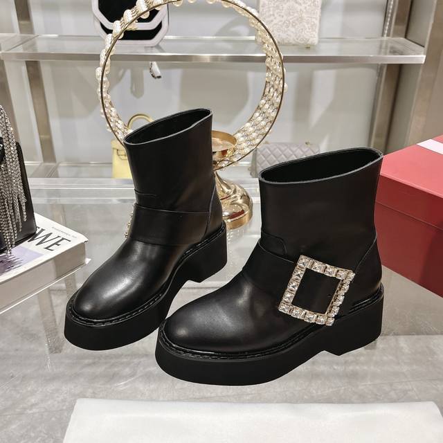 Factory top-of-the-line Roger Vivier SS Roger Vivier's new fall/winter classic d