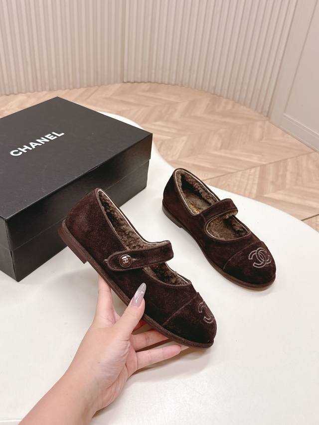 Chanel's new Fall/Winter 25 wool Mary Jane flats (DDD) are instantly captivating