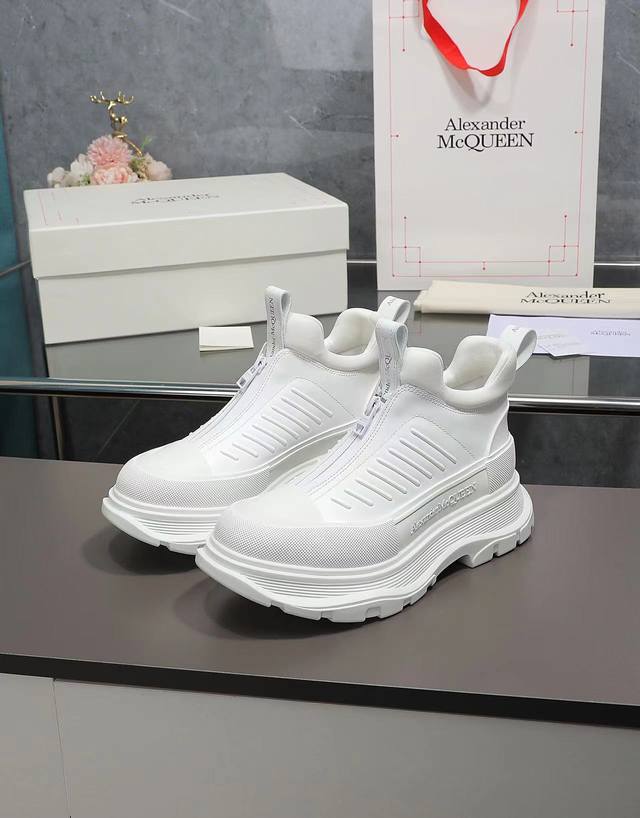 Top version for men and women Alexandermcqueen 2025 latest celebrity and interne