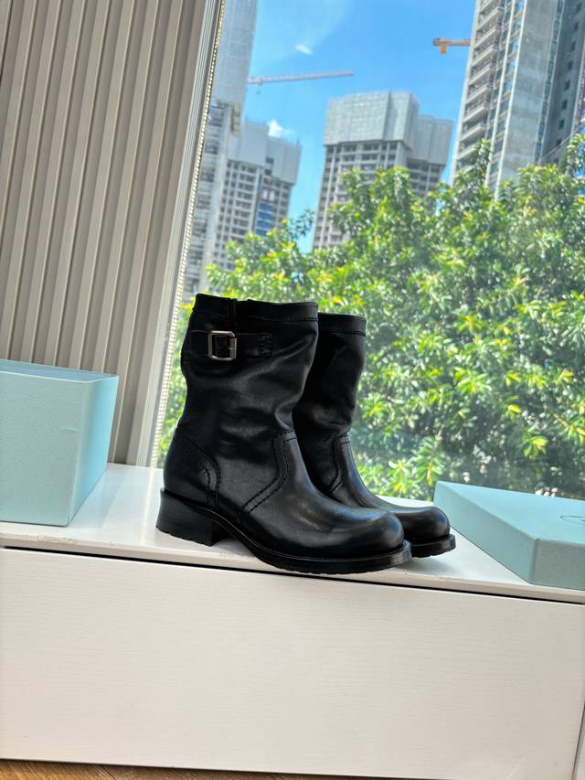 Purchasing level G067 What you see is what you get Prada* Prada 2025 Fall/Winte