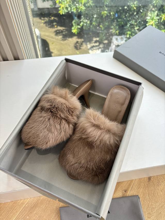 G213 What you see is what you get Balenciaga 25Ss autumn/winter trendy fur slipp