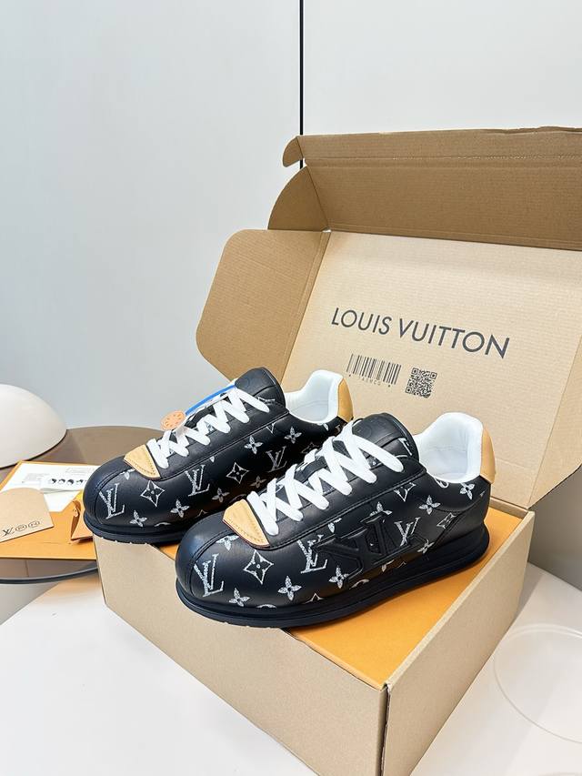 Top version comes with airplane boxLouis Vuitton Pharrell joint Buttersoft serie