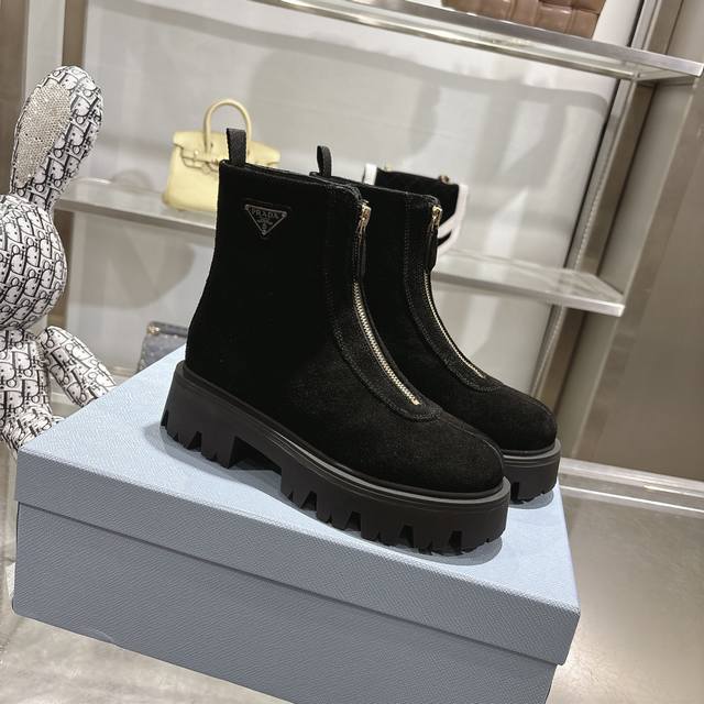 Top-of-the-line version Prad* This classic knight boot from the Prada 2025 Fall/