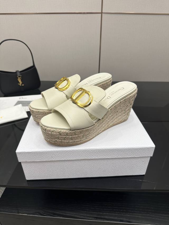 Dior 25Ss summer high-heeled wedge slippers (DDD) are simple and versatile. Perf
