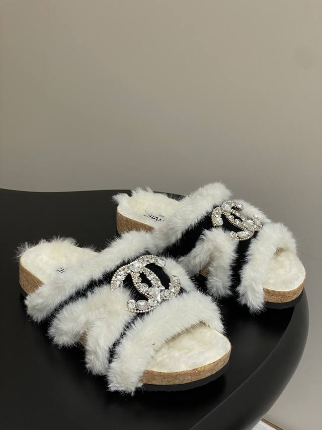 25Ss new autumn and winter double C diamond buckle wool slippers, thick-soled fu