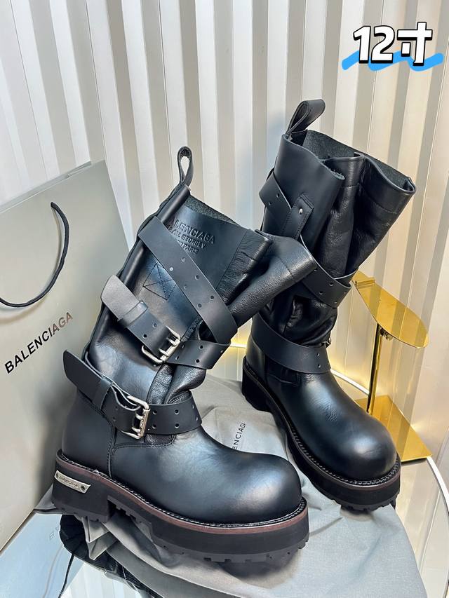Female and Male 225 Balenciaga's 2025 new style, cool and versatile boots. This