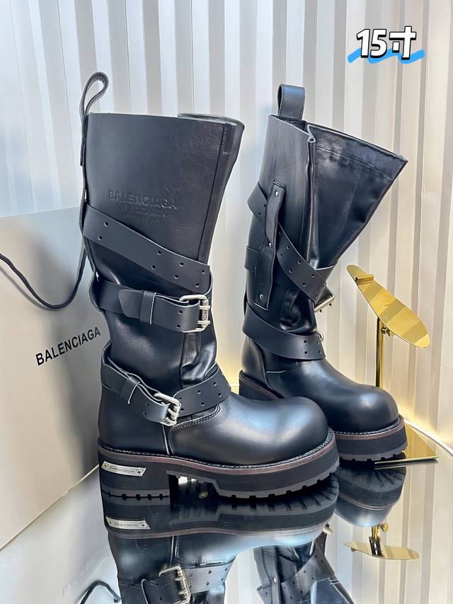 Female and Male 225 Balenciaga 2025 new style cool and versatile boots. This thi