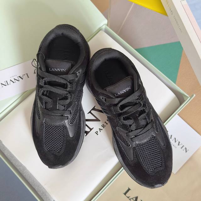 Top-of-the-line version: Couple's pair. DDD. Lanvin's latest Jla series, a coupl