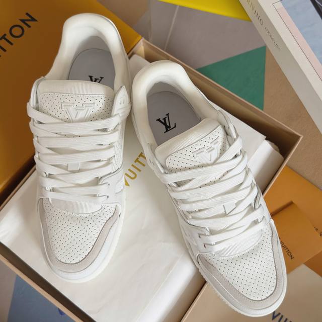 Premium Edition: Couple's Edition LV Trainer Louis Vuitton couple's casual sneak
