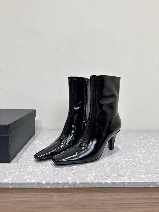 Saint Laurent 25Ss new autumn and winter style side zipper high-heeled short boo