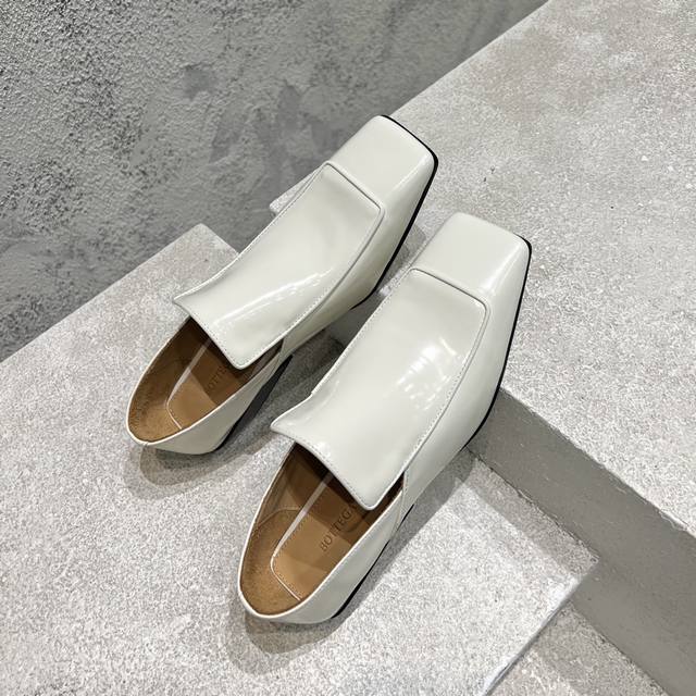 Bottega Venet* Ventura Loafer Series When a lazy holiday meets luxury, classic B