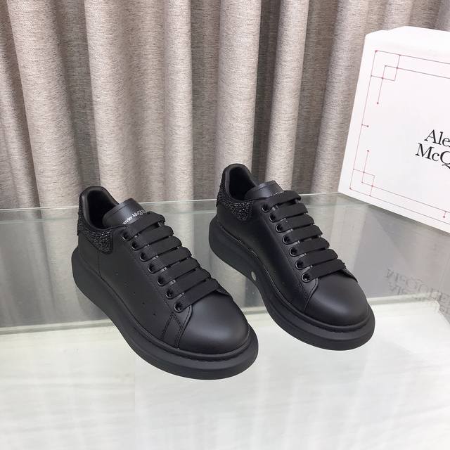 McQueen Alexander McQueen Diamond Tail with mixed sheepskin lining. Women's and