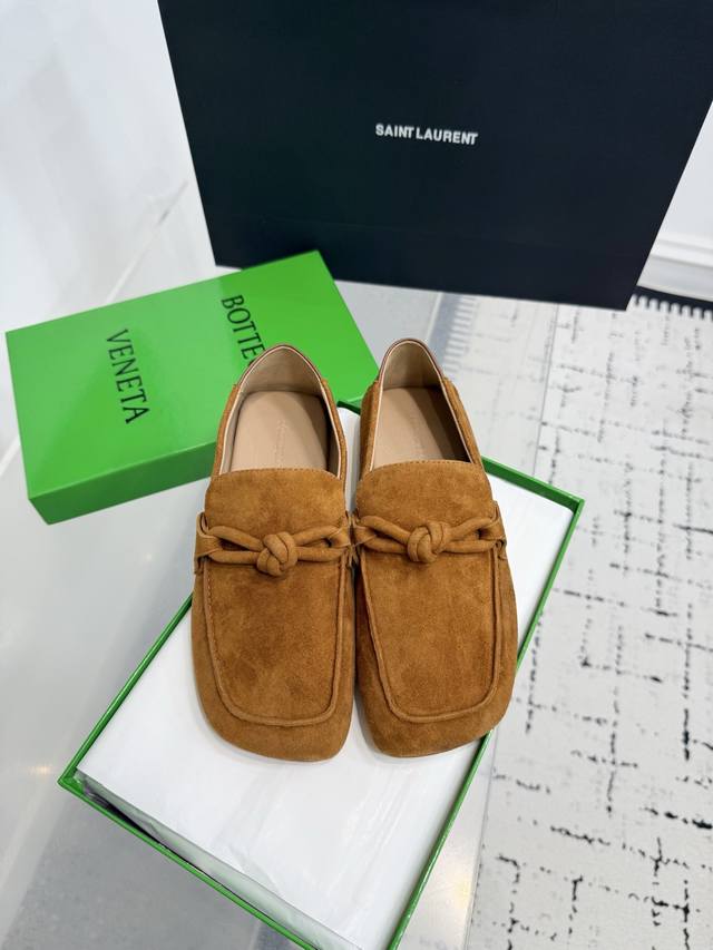 Women's P, Men's P, Bottega Venet abv Daddy, a two-way loafer for men and women