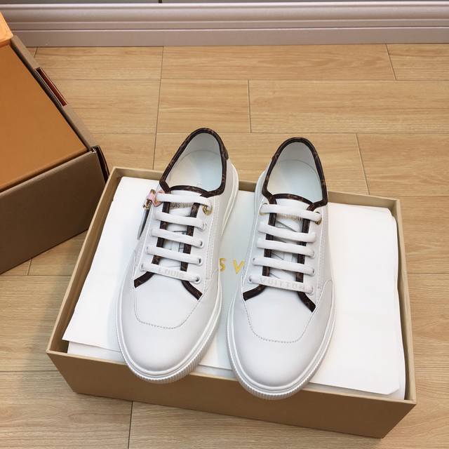Top-of-the-line L 25 Spring/Summer sneakers, exclusively launched by and a trend