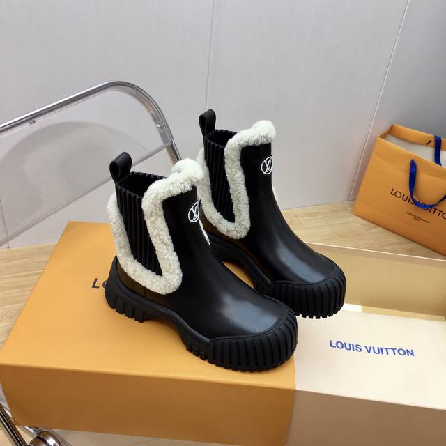 Top-of-the-line, Lv Archlight Series wool ankle boots. These dad boots are so co