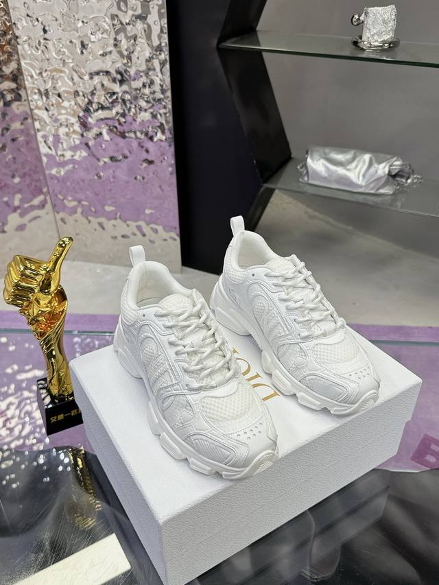 New color: Couple's size Dior Chrono sneakers Taikoo Hui purchased and develope