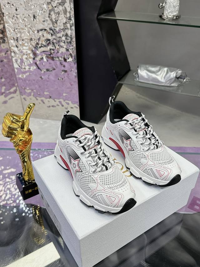 New color: Dior Chrono sneakers. Purchased at Taikoo Hui for RMB360, these Dior