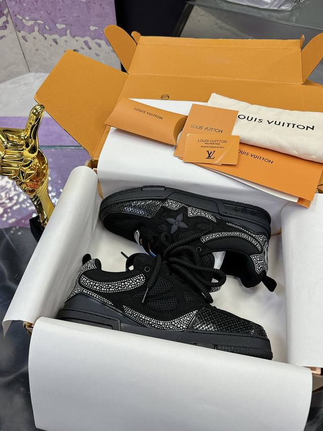 Factory Price: New colors are available for the flats. The Louis Vuitton Traine