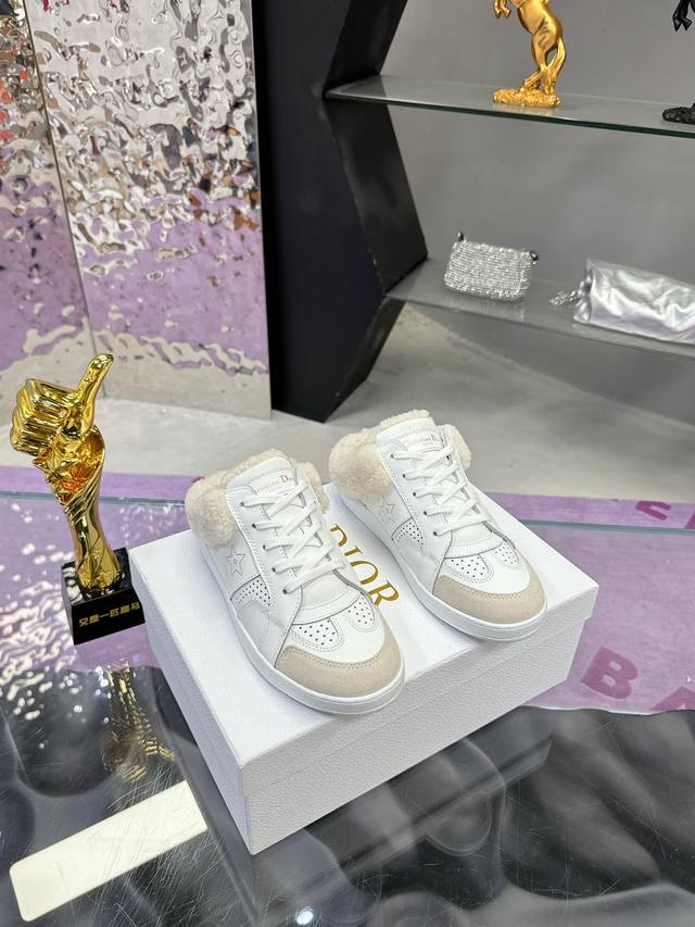 Leather wool: High-mercerized wool: The Dior Star sneaker from the Dior wool hal