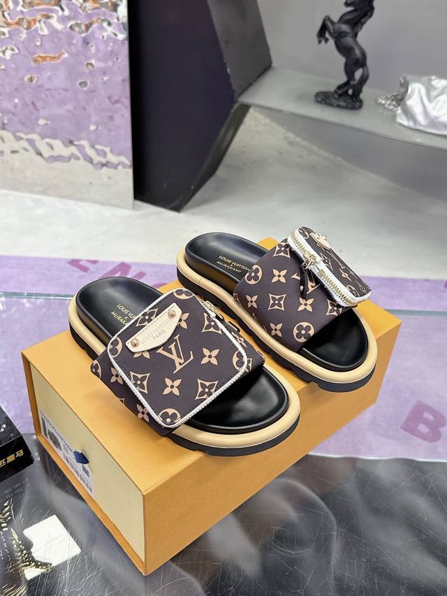 Murakami Takashi Lv Couple's Edition with Bag. The latest denim slippers are av