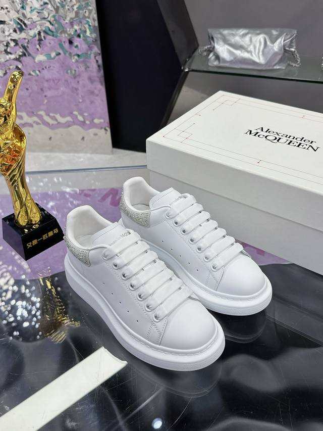 Factory Price: Luxury Aircraft Box 5 Tail Diamond Series McQueen new colors are