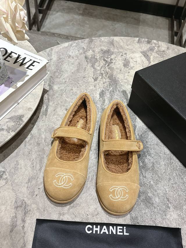 Chane L New Arrival~ Chanel's new fall/winter furry loafers. The upper features