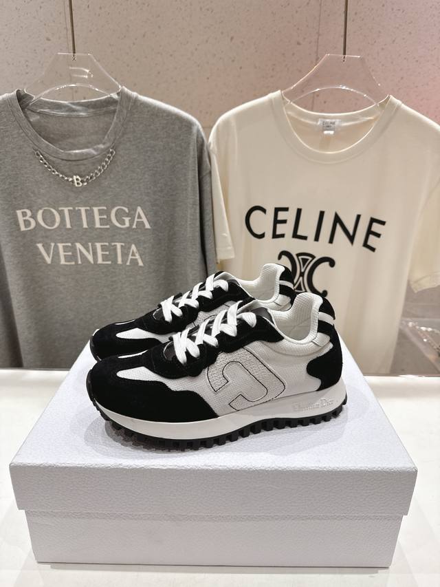 Women's and Men's Top-quality new stylish casual shoes for couples. Originally