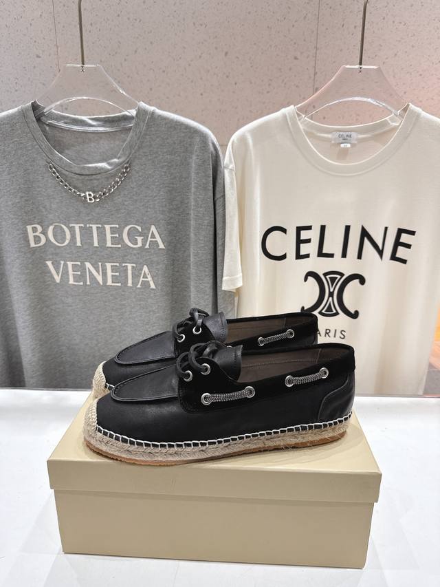 The latest in the classic fisherman's shoe series, featuring a comfortable and