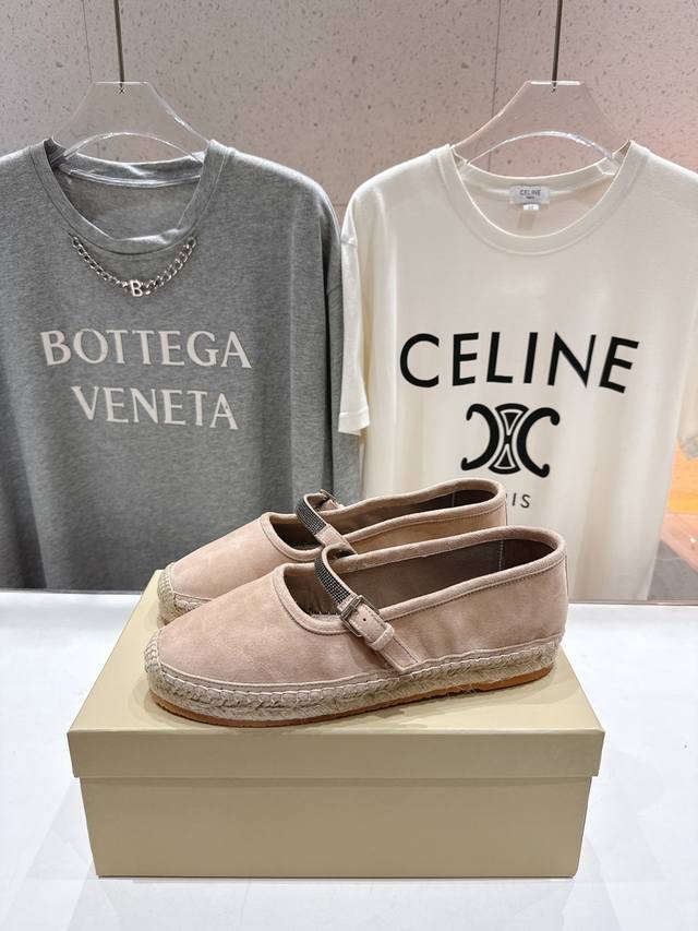 The latest in the classic fisherman's shoe series, featuring a comfortable and
