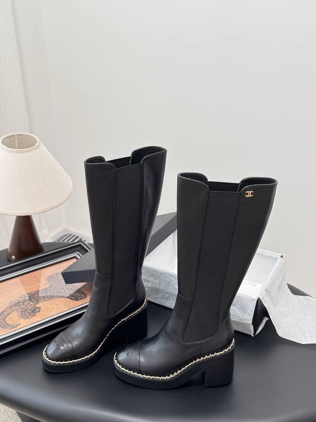 Chanel 25K new autumn and winter chain Martin boots This latest pair of boots is