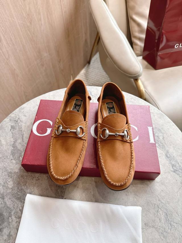 5541-1 Brown 35-42 41 42 Made to order, this loafer is crafted from soft, refine
