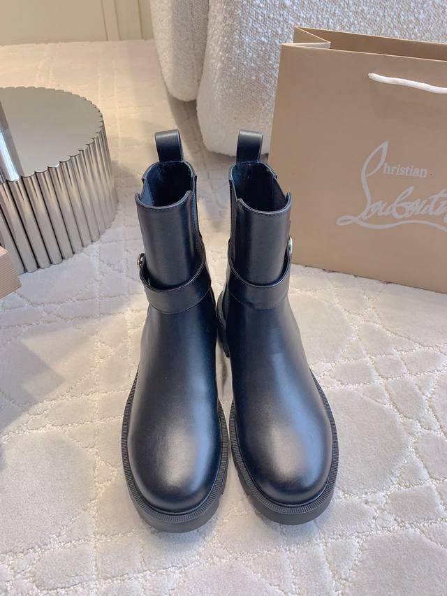 Christian Loubouti*'s new Chelsea platform ankle boots are super slimming and ve