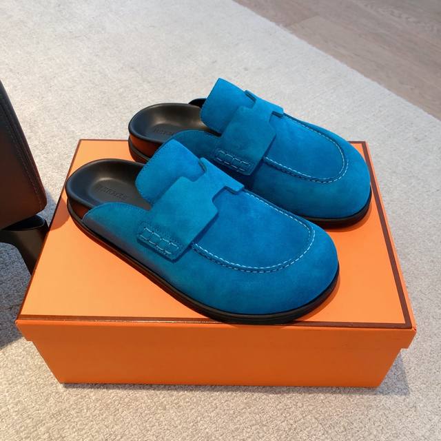Herme S Ss25New Herme 2025 Birkenstock slippers. The new Birkenstocks have a cut