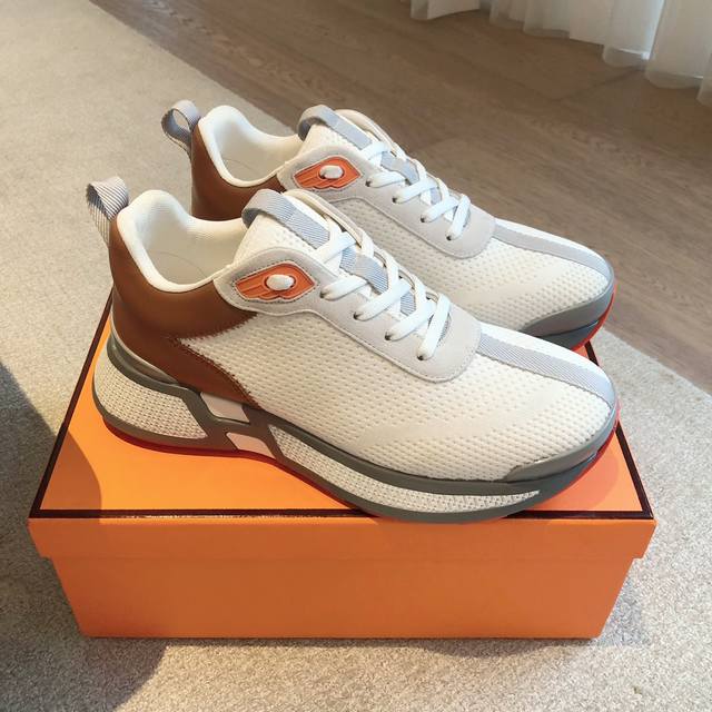 Men's 2020 Hermes 25Ss new fall/winter release! Classic dad shoe silhouette wit