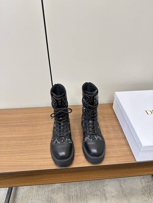 Dior 24Ss Autumn/Winter Martin BootsDDD. A Dior autumn/winter staple, a super-ho
