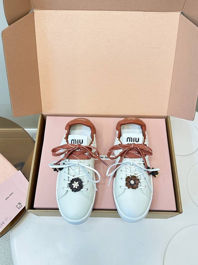 Top-of-the-line airplane box set with original fasteners Miumiu