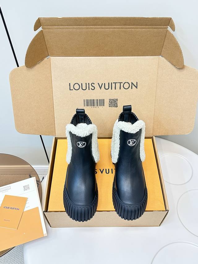 Top-quality, counter-packaged Louis Vuitton LV lambswool Chelsea boots. LV Ruby
