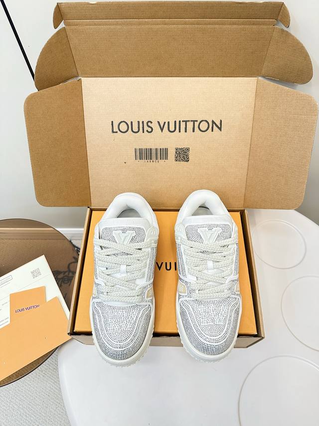 High-quality, comes with a custom airplane box. Louis Vuitton's new Lv Trainer